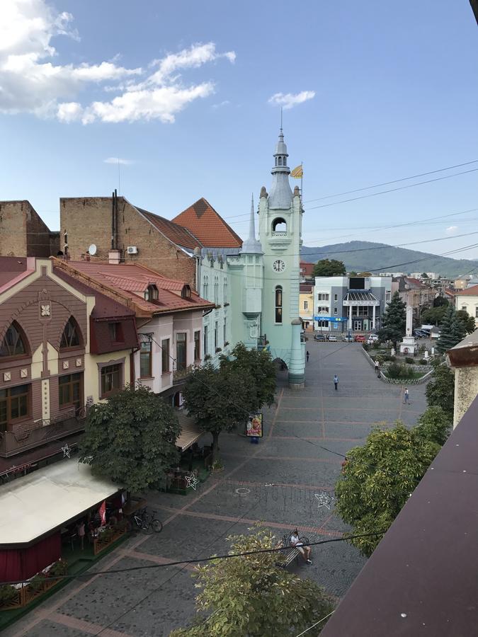 Panoramic View Top Floor Apartment In The City Center Mukačevo Esterno foto